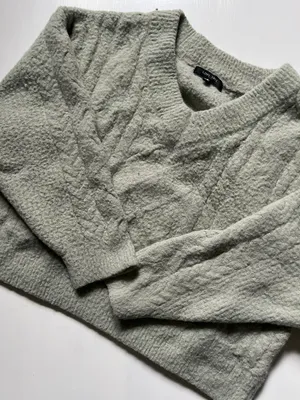 sweater thumbnail 2