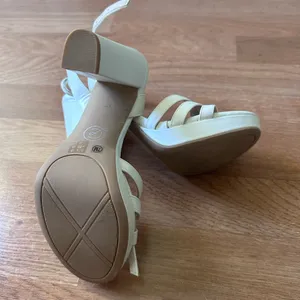 Chinese Laundry White Strappy Heels thumbnail 4