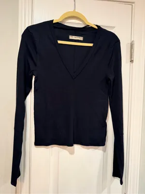 NWOT We The Free Size M Free People Ribbed V-Neck Long Sleeve Fitted Top Raw Hem thumbnail 3