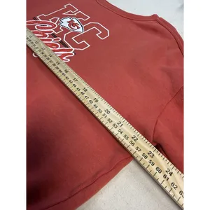 Kansas City Chiefs Cropped Hoodie NFL Graphic Sweatshirt M Football (D35) thumbnail 2