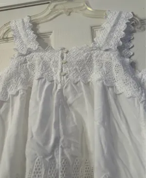 Old Navy White Eyelet shirts is a size Medium. thumbnail 4