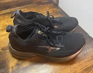 Brooks Black Sneakers Women‎ Size 9 thumbnail 1