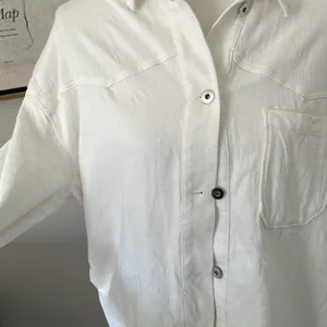 Cute Zara White Button Up Long Sleeve Shirt thumbnail 2