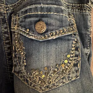 Silver "Suki" Jeans Blue‎ Distressed Baby Boot Leg Jeans thumbnail 6