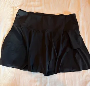 Athleta Ace Ruffle Skort Black Size Large Tennis Golf Pickleball thumbnail 1