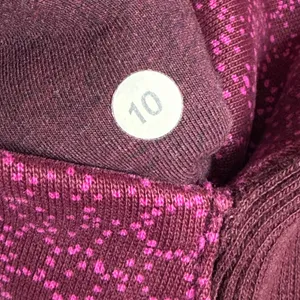 Lululemon Scuba Hoodie Full Zip Burgundy Dotted Fleece Sweatshirt Womens Size 10 thumbnail 7