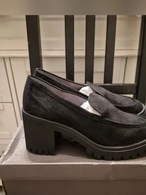 NWB BLACK Microsuede Lug Sole Platform Loafers Crown Vintage Size 8.5 thumbnail 2