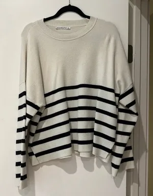 Abercrombie & Fitch Sweater thumbnail 1