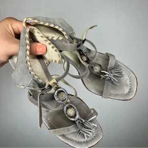 Henry Beguelin | Size 38.5 Elegant‎ Gray T-Strap Heels with Floral Accents thumbnail 2