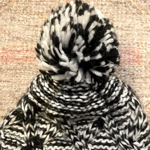 NWOT Free Country Black and White Knit Beanie with Pom thumbnail 2