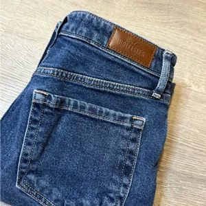 •Hollister• Ultra High Rise Mom Jeans thumbnail 6