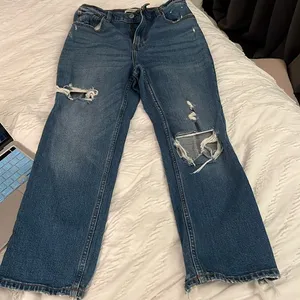 Abercrombie ankle straight ultra high rise jean thumbnail 1
