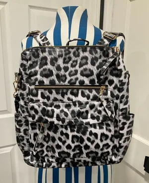 Nwot Modern & Chic Faux Leather Convertible‎ Tote Strap Backpack thumbnail 1