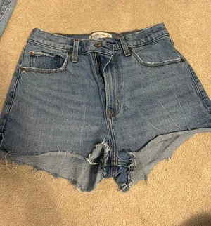 Abercrombie The Mom Shorts High-Rise Curve Love thumbnail 1