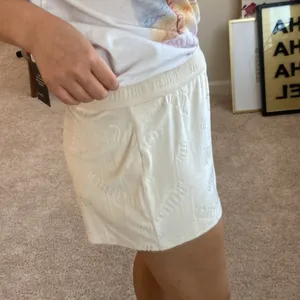 PJ shorts in Ivory. L thumbnail 7