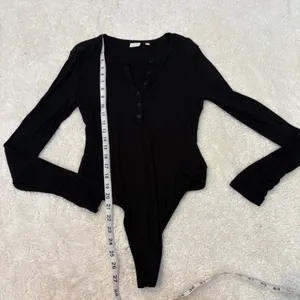 Aritzia Womens Sunday Best M Long Sleeve Black Preppy College Minimalist Soft thumbnail 4