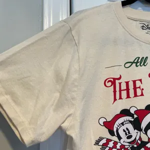 Disney Size M Cream Crew Neck North Pole Express Mickey Minnie Pluto Tee Shirt thumbnail 5
