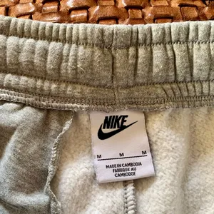 NIKE Gray Women’s Joggers thumbnail 4