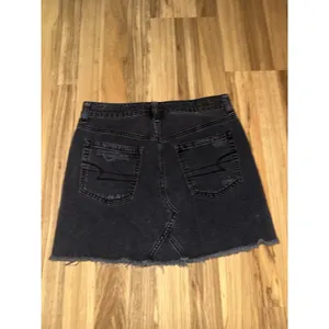 American Eagle Womens Sz 4 Black Button Fly Cutoff Jean Skirt‎ Pocketed Denim thumbnail 6