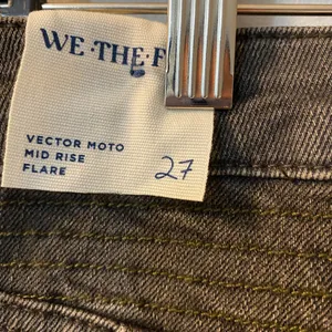 People Vector Moto Mid Rise Flare Jeans SZ 27 Stonewashed Black thumbnail 5