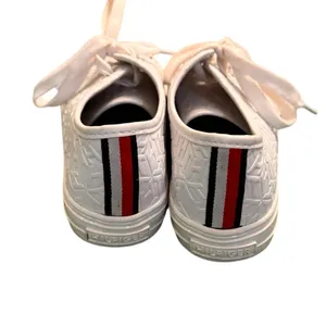 Tommy Hilfiger Toni Monogram Canvas Sneakers White Lace Up Women's 8.5M in GUC thumbnail 6
