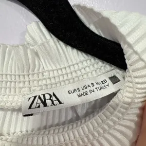 White ribbed Zara‎ flutter sleeve shirt thumbnail 3