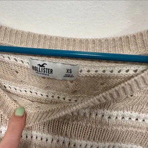Hollister Beige and White Cropped Open-Knit Sweater thumbnail 3