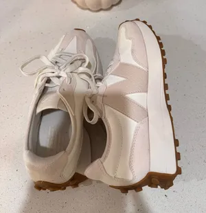 New Balance 327 Sneakers thumbnail 1