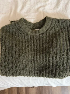 American Eagle Outfitters Sweater thumbnail 3
