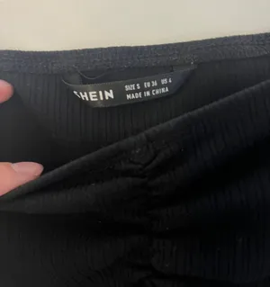 SheIn off the shoulder black crop top thumbnail 2