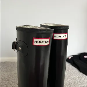 Hunter Black Gloss Tall Rain Boots with Red Logo Accent Size 8 thumbnail 5