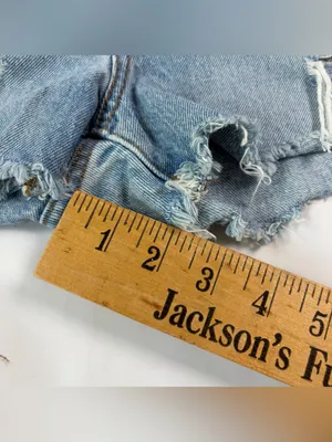 NWT Levi's 501 Women Size 31 High Rise Distressed Button Fly Cut Off Jean Shorts thumbnail 5