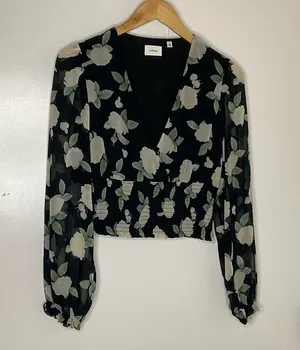 Wilfred Wistful Blouse Smocked V-neck blouse thumbnail 2