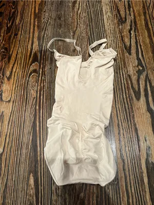 SKIMS NWOT Seamless Sculpt shapewear bodysuit brief size medium thumbnail 2