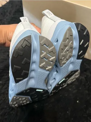 ON CLOUDSURFER trail glacier dust athletic training running lace up shoes sz8 thumbnail 4