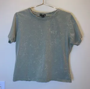 PrettyLittleThing‎ PLT Acid Wash Sage Green Tee Shirt XL thumbnail 1