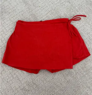 Red set thumbnail 3