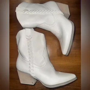 Dolce Vita Koolson White Western Ankle Booties Pointed Toe Leather Stacked heel thumbnail 16