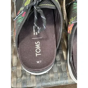 Toms shoes women’s size 7 thumbnail 3