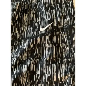 Nike dri-fit capri athletic pants women's size small thumbnail 3