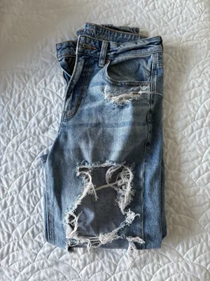 American Eagle Jeans Ripped Mom thumbnail 3