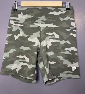 PINK Victoria's Secret Biker Shorts Womens Medium Green Camo Ultimate Athletic thumbnail 1