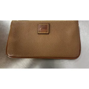 Dooney & Bourke Pebble Grain Large Wristlet Caramel Brown Leather Clutch Wallet thumbnail 4