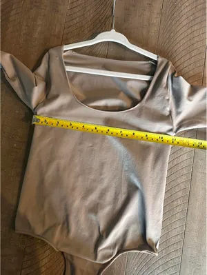 SKIMS Essential Scoop Neck Long Sleeve Bodysuit Beige Tan Women’s XXS / XS thumbnail 7