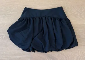 Lulu's Bubble Hem Mini Skort Cutely Defined Size M Black thumbnail 1