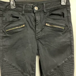 American Eagle Hi-Rise Jegging Size 4 Black Moto Zip thumbnail 4