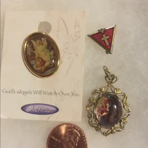 3 religious pendant / pins Gold thumbnail 6