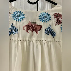 Anthropologie Chloe Oliver Cream Blouse with Floral Embroidery thumbnail 4