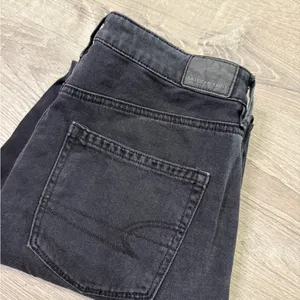 •AMERICAN EAGLE• DISTRESSED MOM JEANS thumbnail 3