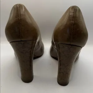 COACH Sloane Brown Leather Logo Block Heel Pumps Size 8.5B Classic Round Toe thumbnail 7